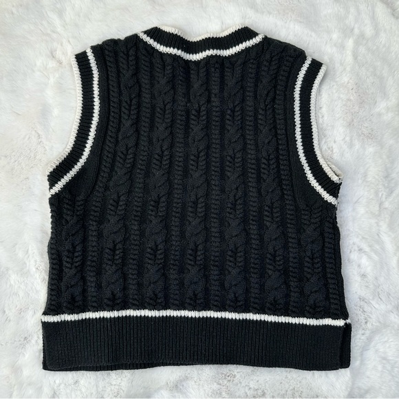 Abercrombie & Fitch Preppy Sweater Vest - Picture 3 of 4